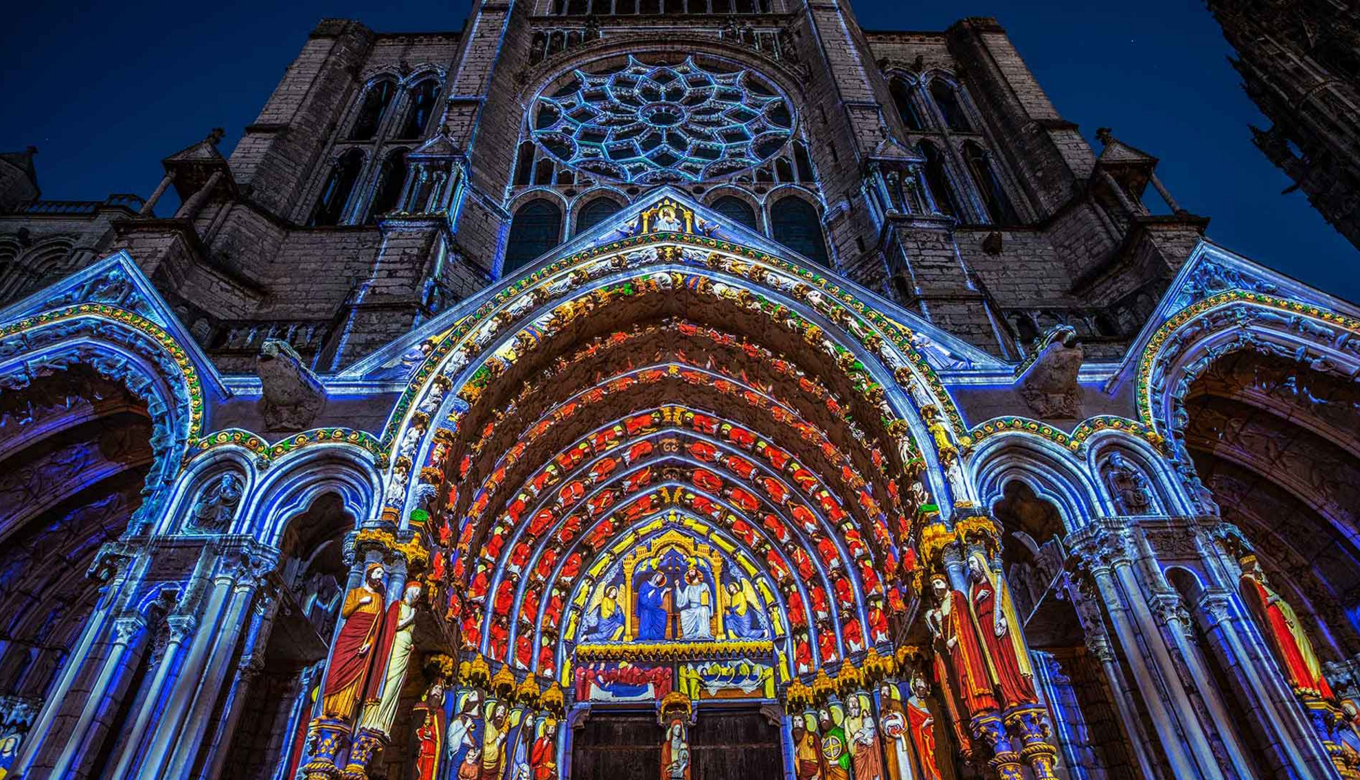 Chartres en lumières - portail nord de la cathédrale - Spectaculaires, Les Allumeurs d’images Chartres en lumières - portail nord de la cathédrale - Spectaculaires, Les Allumeurs d’images