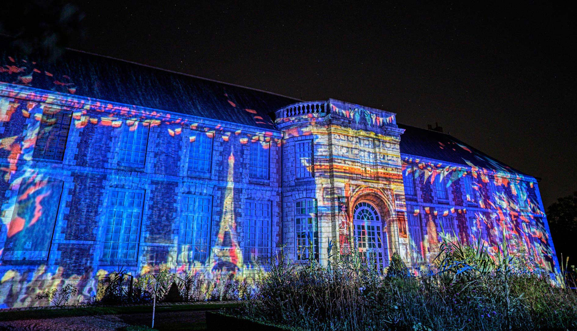 La façade d'honneur du musée des Beaux-arts - Honneur à jean Moulin - Chartres en lumières La façade d'honneur du musée des Beaux-arts - Honneur à jean Moulin - Chartres en lumières