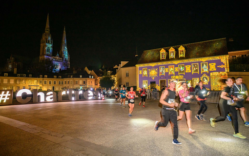 trail-in-chartres-en-lumieres-place-chatelet-16-9-02.jpg