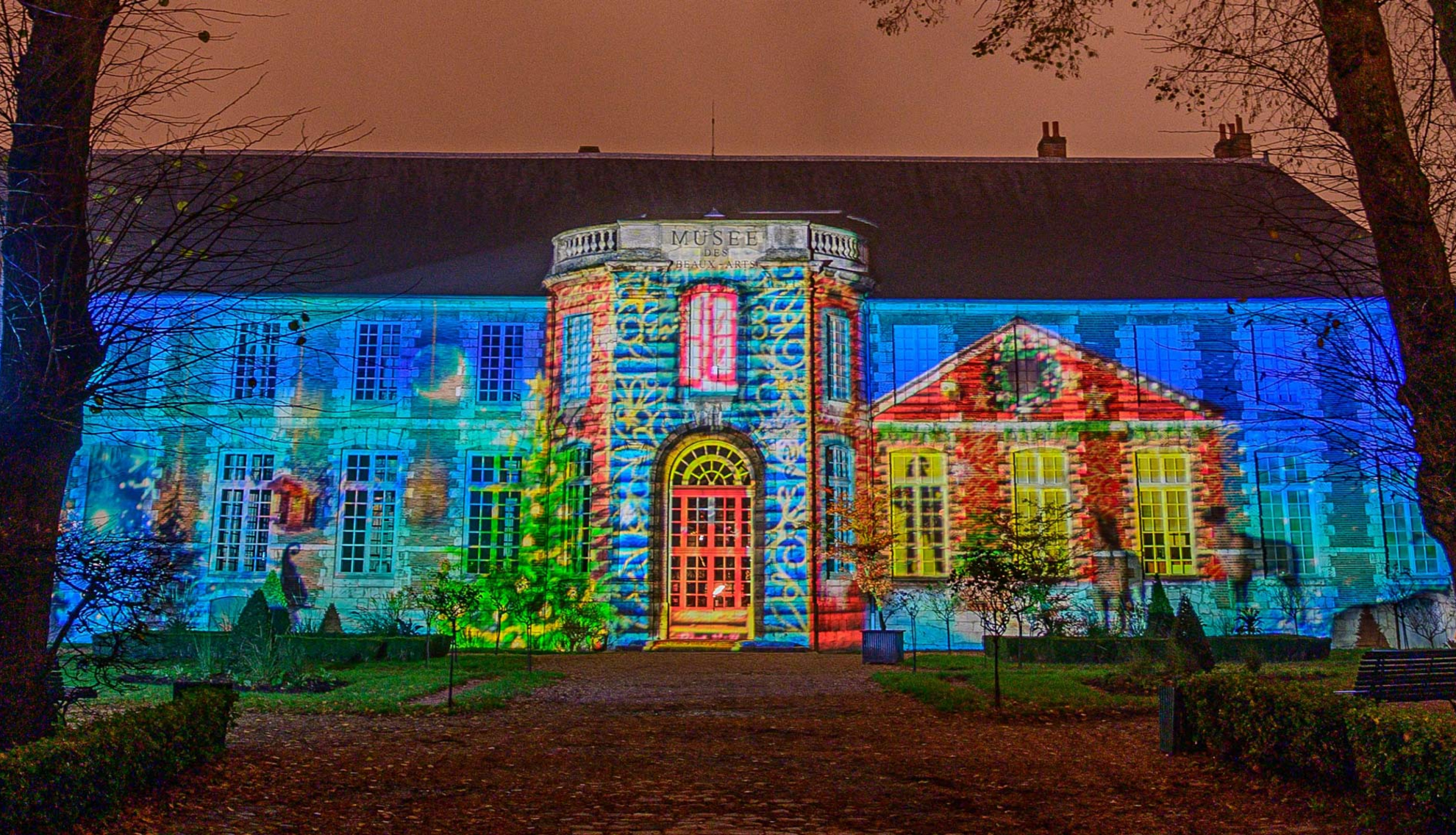 façade d'honneur du musée des Beaux-arts - La Laponie - Noël 2022 façade d'honneur du musée des Beaux-arts - La Laponie - Noël 2022