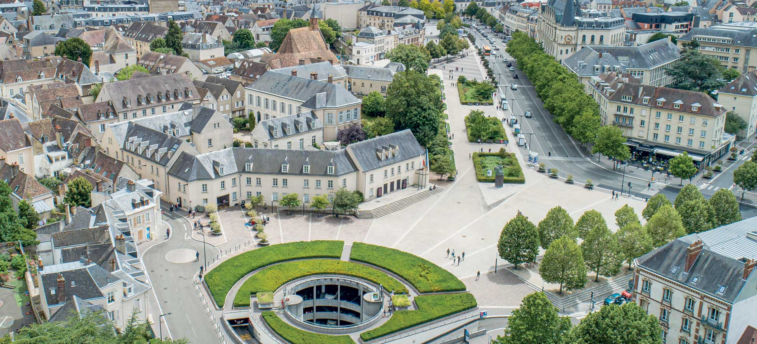 Place de Chatelet - Vue aérienne de Chartres
