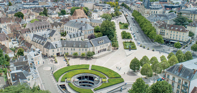 Place de Chatelet - Vue aérienne de Chartres