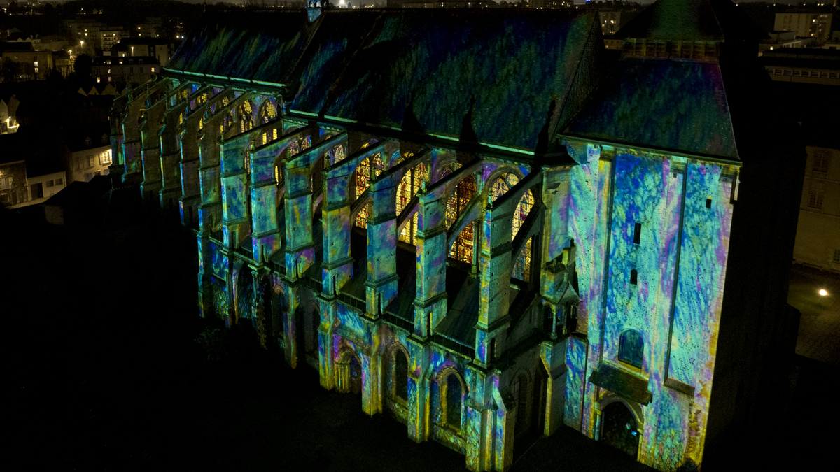 Milles et une pierre - illumination de l'église Saint-Pierre - M2 Event