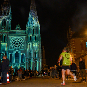 chartres-en-lumieres-2023-trail-depart-10.jpg