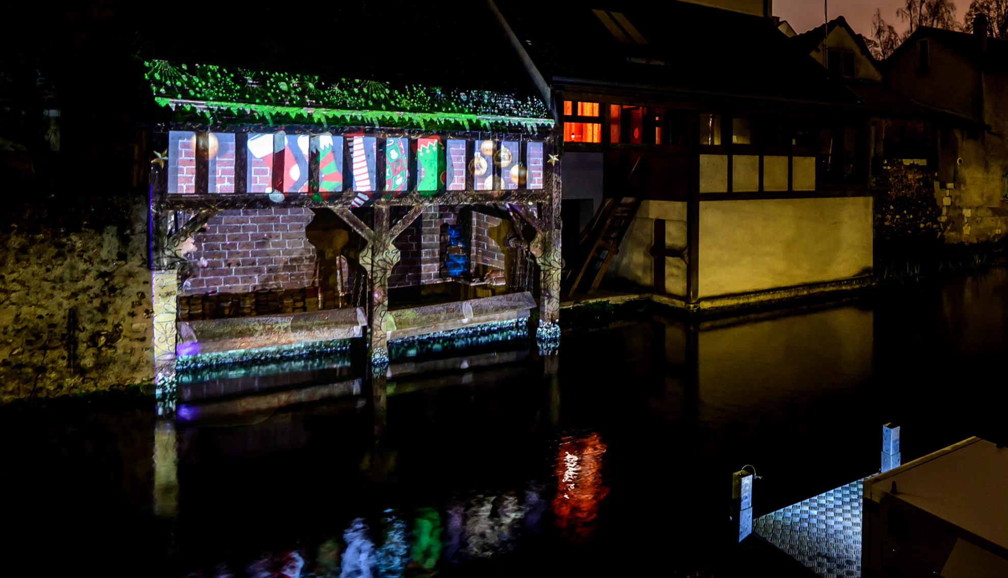 Lavoir Foulerie - La rivière des lutins - Chartres en lumières Lavoir Foulerie - La rivière des lutins - Chartres en lumières
