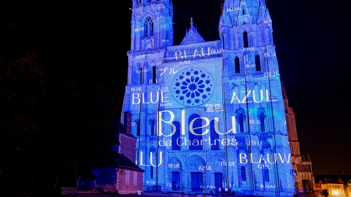 BLEU &ndash; miroir des Hommes et du Ciel - Portail royal de la cath&eacute;drale