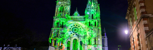 Portail Royal de la cathédrale - Esprit de Noël - Chartres en lumières Portail Royal de la cathédrale - Esprit de Noël - Chartres en lumières