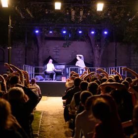 fete-lumiere-2023-le-montreur-chartres-en-lumieres-_3_.jpg